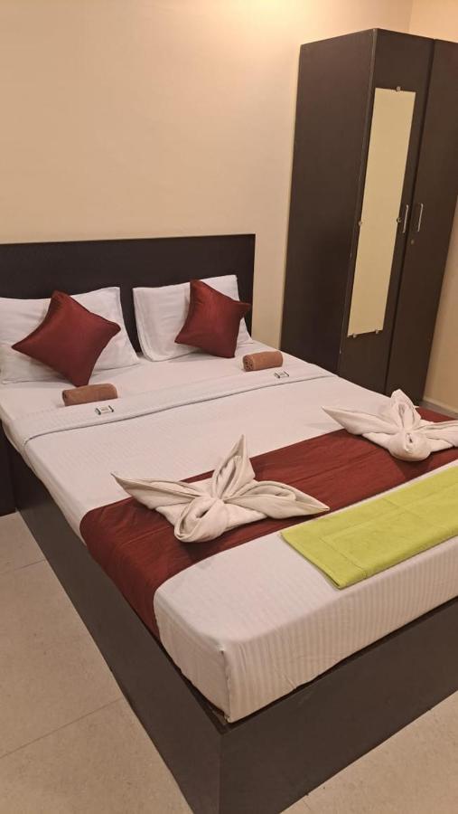 Vrs Residency Hotell Mysore Exteriör bild