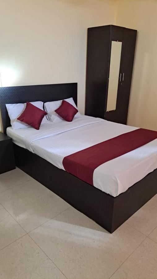 Vrs Residency Hotell Mysore Exteriör bild